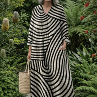 The Vintage Circle Line Art Midi Dress